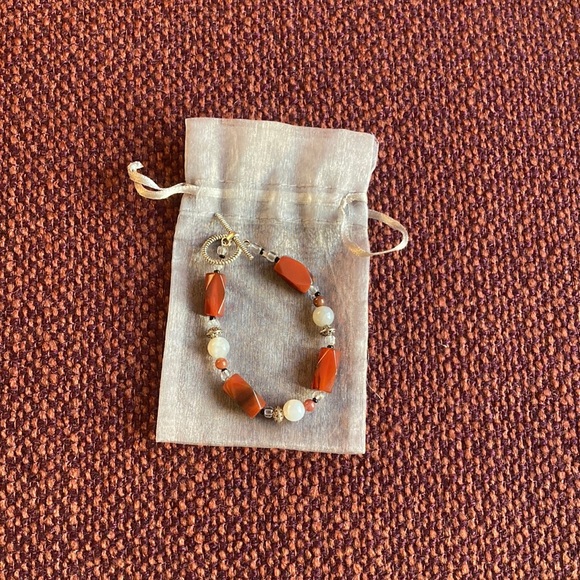 Hand-beaded Bracelet - Picture 1 of 3